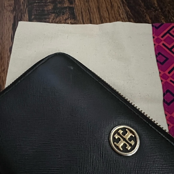 Tory Burch Robinson black zipper wallet - Picture 3 of 4